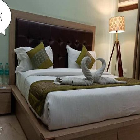 Oyo 74401 Aster Garden Suites Delhi  Exteriör bild