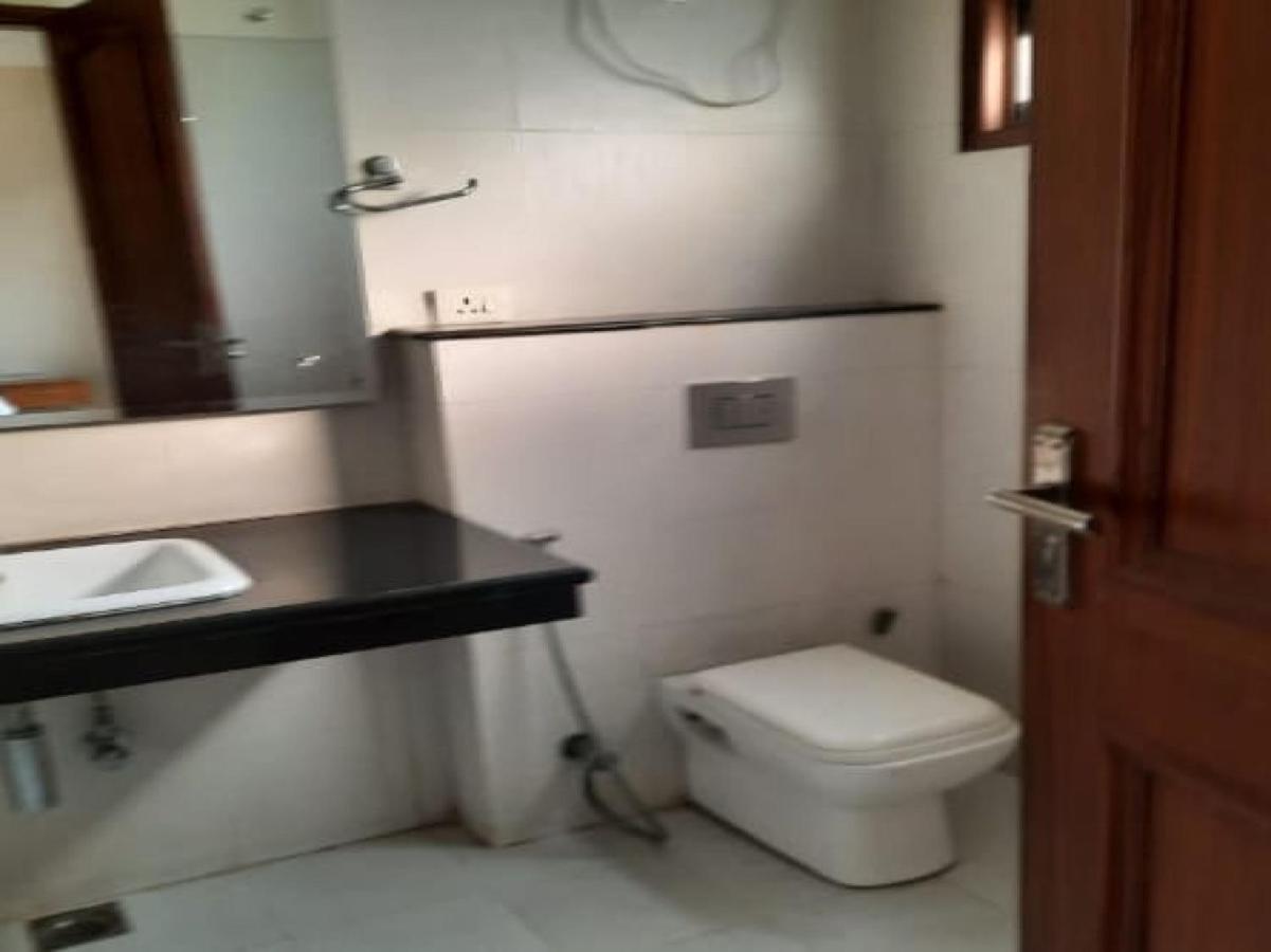 Oyo 74401 Aster Garden Suites Delhi  Exteriör bild