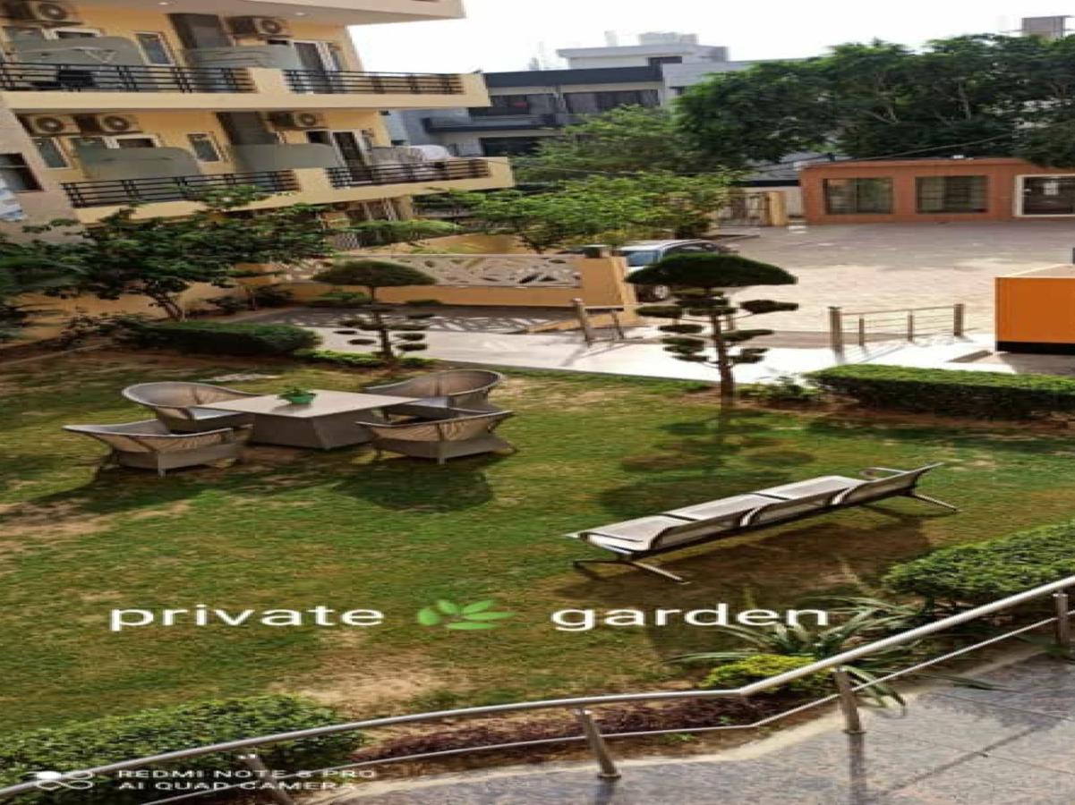 Oyo 74401 Aster Garden Suites Delhi  Exteriör bild