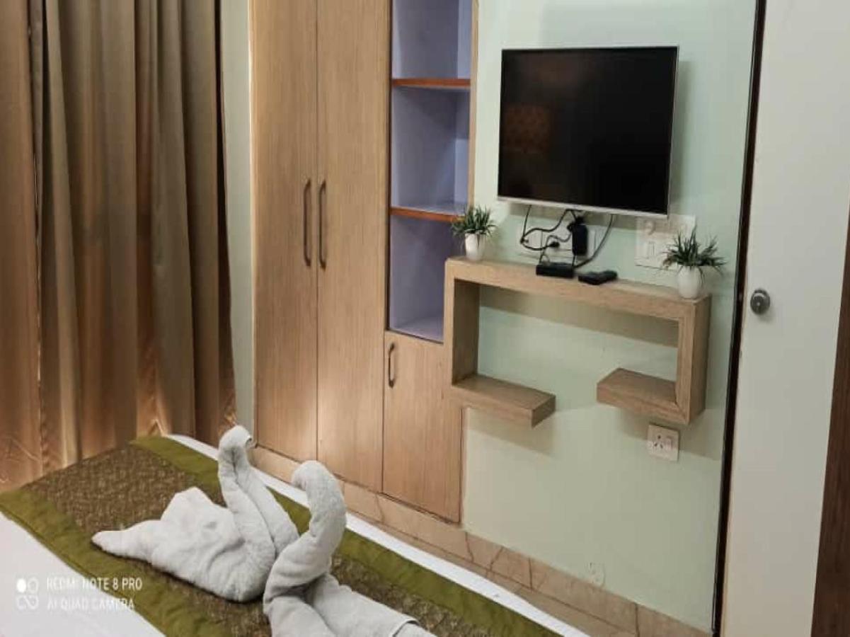 Oyo 74401 Aster Garden Suites Delhi  Exteriör bild