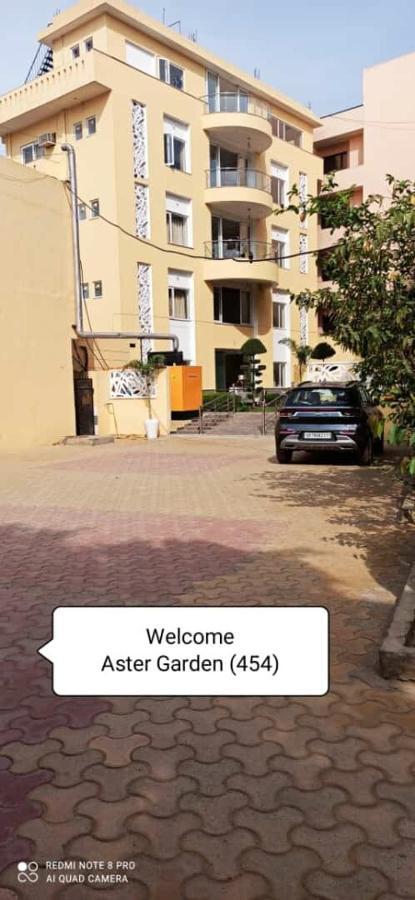 Oyo 74401 Aster Garden Suites Delhi  Exteriör bild