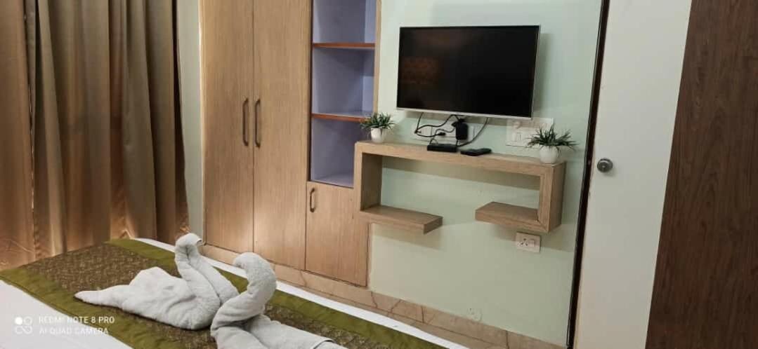 Oyo 74401 Aster Garden Suites Delhi  Exteriör bild