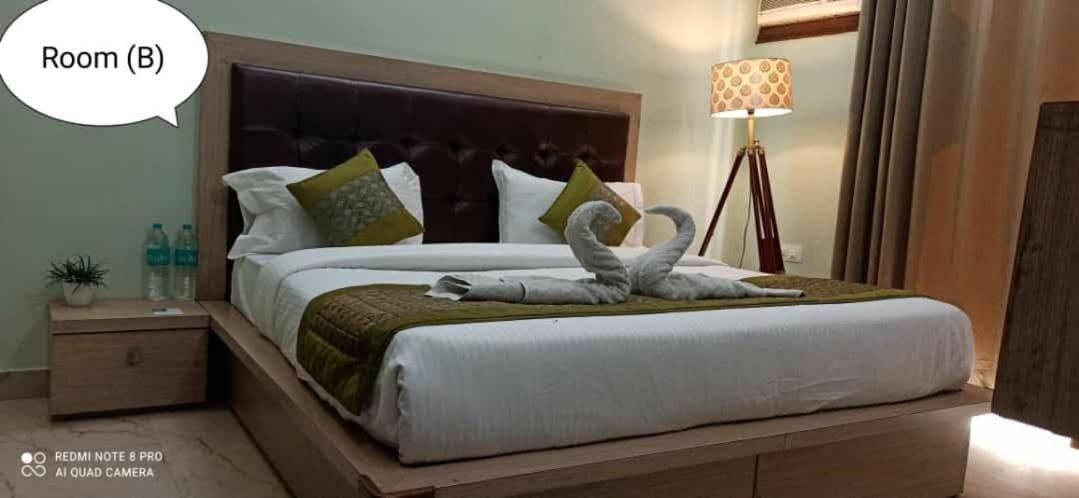 Oyo 74401 Aster Garden Suites Delhi  Exteriör bild