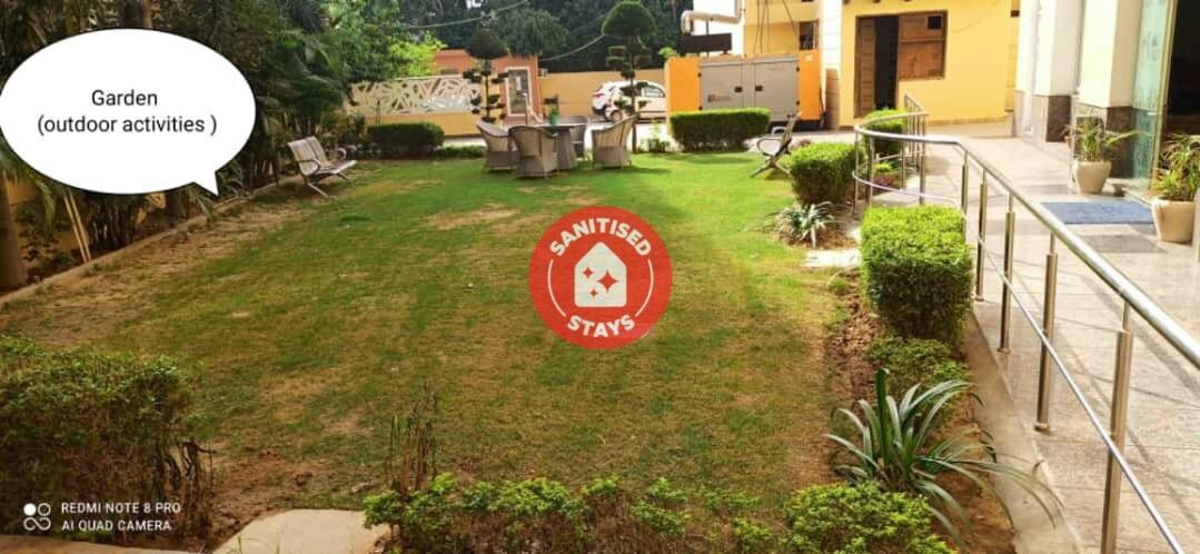 Oyo 74401 Aster Garden Suites Delhi  Exteriör bild