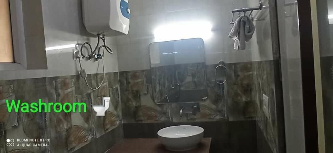 Oyo 74401 Aster Garden Suites Delhi  Exteriör bild